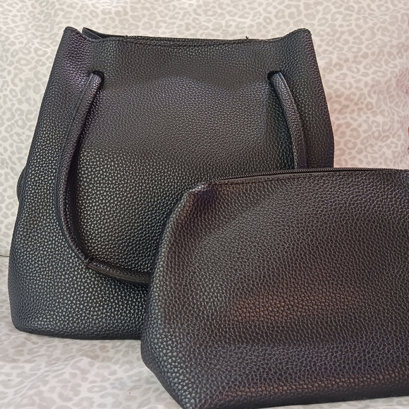 Vegan pebbled leather bucket bag and pouch NWOT - Picture 2 of 9